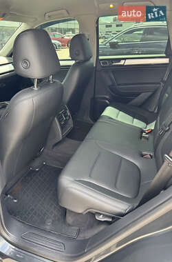 Внедорожник / Кроссовер Volkswagen Touareg 2013 в 