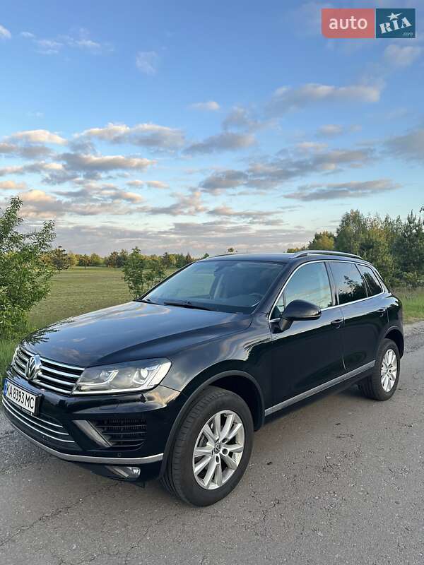 Позашляховик / Кросовер Volkswagen Touareg 2017 в Києві
