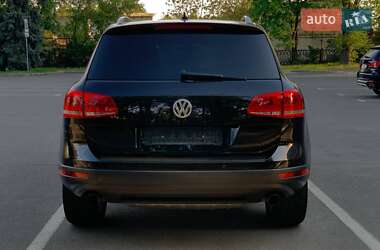 Внедорожник / Кроссовер Volkswagen Touareg 2015 в 