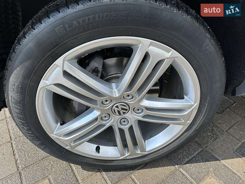 Позашляховик / Кросовер Volkswagen Touareg 2011 в Хмельницькому