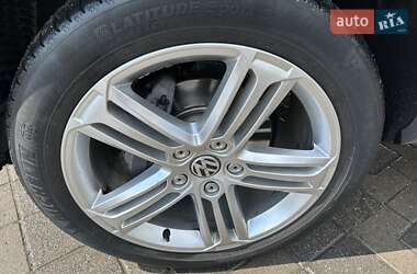 Внедорожник / Кроссовер Volkswagen Touareg 2011 в 