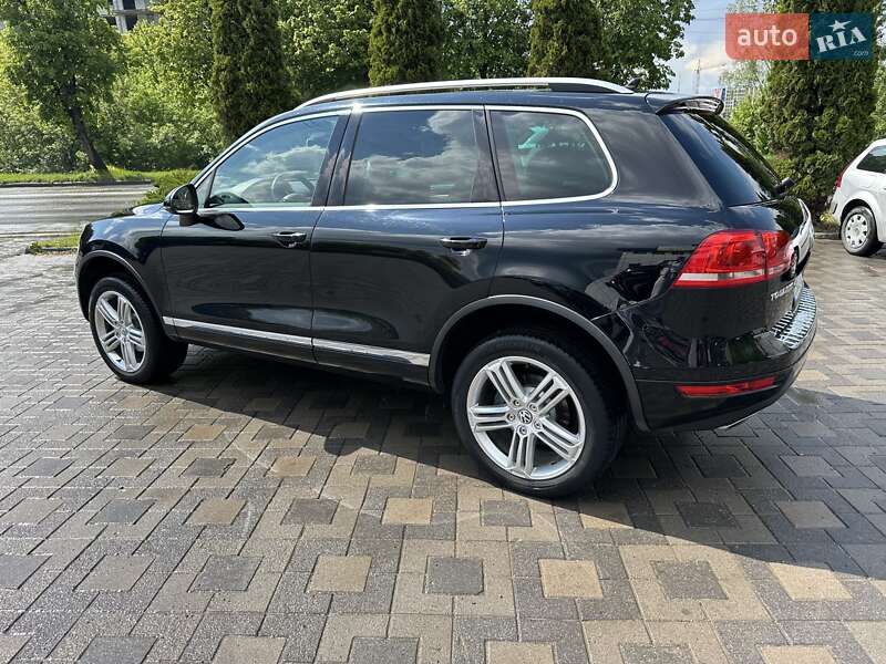 Позашляховик / Кросовер Volkswagen Touareg 2011 в Хмельницькому