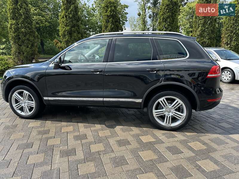 Позашляховик / Кросовер Volkswagen Touareg 2011 в Хмельницькому