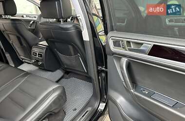 Внедорожник / Кроссовер Volkswagen Touareg 2011 в 