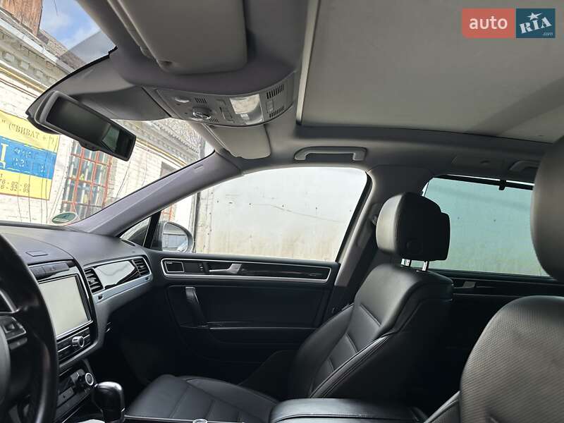 Позашляховик / Кросовер Volkswagen Touareg 2011 в Хмельницькому