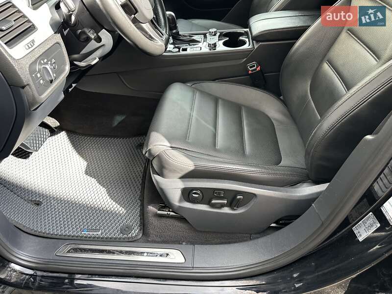 Позашляховик / Кросовер Volkswagen Touareg 2011 в Хмельницькому