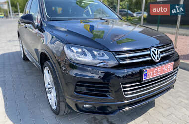 Позашляховик / Кросовер Volkswagen Touareg 2014 в 