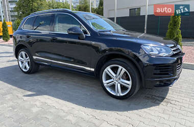 Позашляховик / Кросовер Volkswagen Touareg 2014 в 