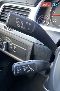 Позашляховик / Кросовер Volkswagen Touareg 2014 в 