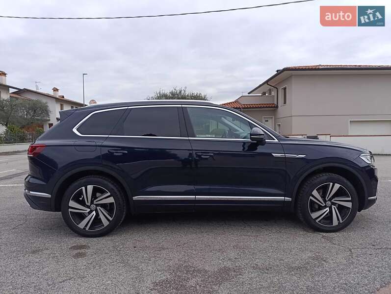 Позашляховик / Кросовер Volkswagen Touareg 2019 в Хмельницькому