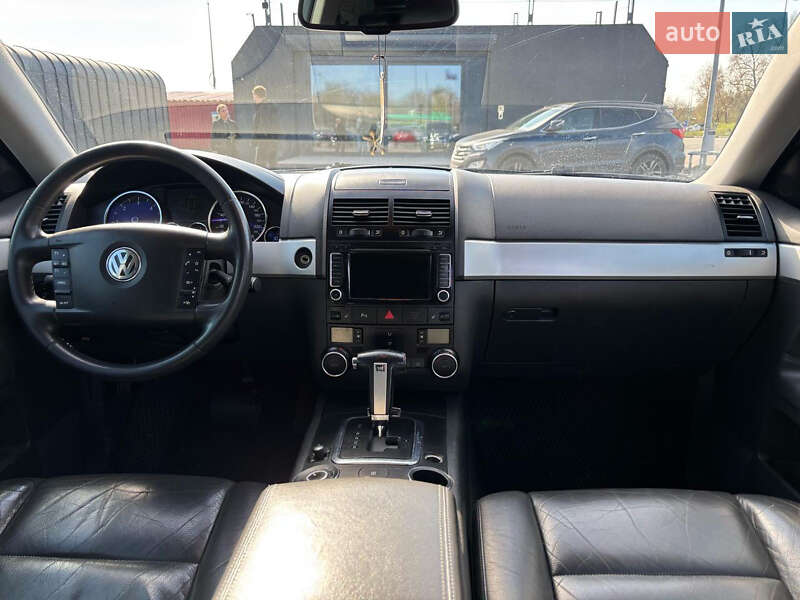 Позашляховик / Кросовер Volkswagen Touareg 2008 в Києві
