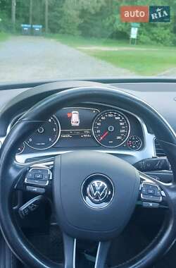 Внедорожник / Кроссовер Volkswagen Touareg 2015 в 