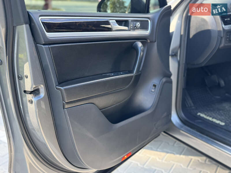 Внедорожник / Кроссовер Volkswagen Touareg 2011 в Тульчине