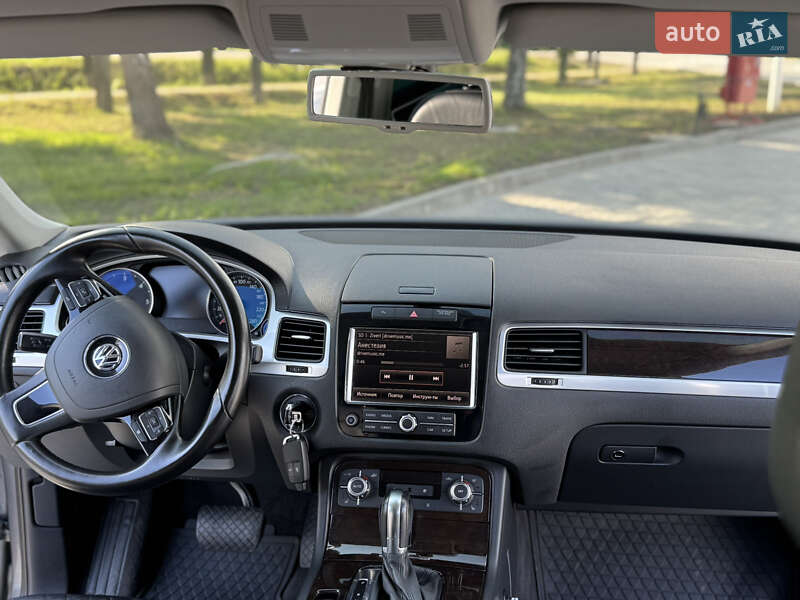 Внедорожник / Кроссовер Volkswagen Touareg 2011 в Тульчине