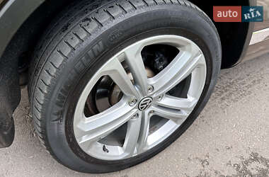Позашляховик / Кросовер Volkswagen Touareg 2011 в Києві