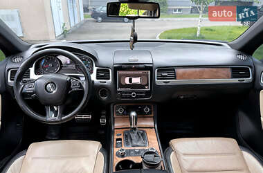 Внедорожник / Кроссовер Volkswagen Touareg 2011 в 