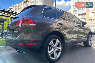 Внедорожник / Кроссовер Volkswagen Touareg 2011 в 