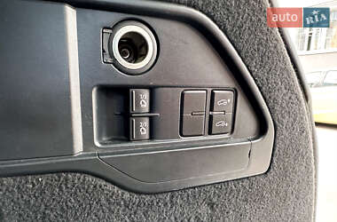 Внедорожник / Кроссовер Volkswagen Touareg 2011 в 