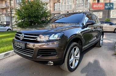 Внедорожник / Кроссовер Volkswagen Touareg 2011 в 