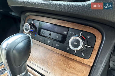 Внедорожник / Кроссовер Volkswagen Touareg 2011 в 