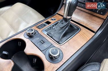 Внедорожник / Кроссовер Volkswagen Touareg 2011 в 
