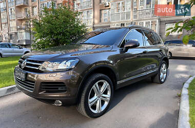 Внедорожник / Кроссовер Volkswagen Touareg 2011 в 