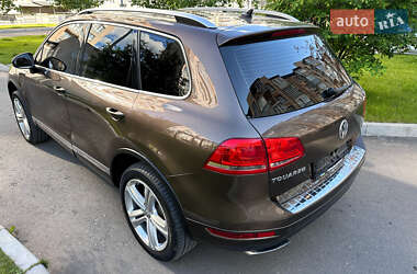 Внедорожник / Кроссовер Volkswagen Touareg 2011 в 