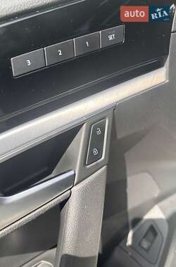 Внедорожник / Кроссовер Volkswagen Touareg 2018 в 