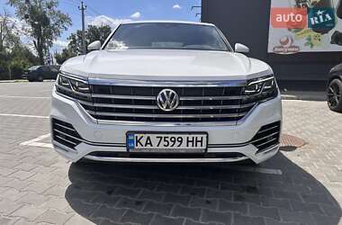 Внедорожник / Кроссовер Volkswagen Touareg 2018 в 