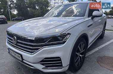 Позашляховик / Кросовер Volkswagen Touareg 2018 в Києві
