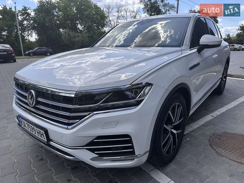 Внедорожник / Кроссовер Volkswagen Touareg 2018 в 