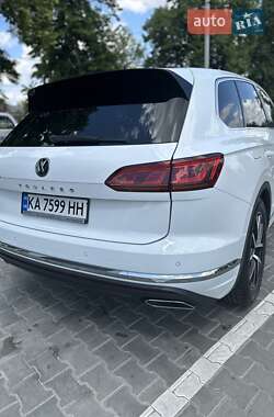 Внедорожник / Кроссовер Volkswagen Touareg 2018 в 