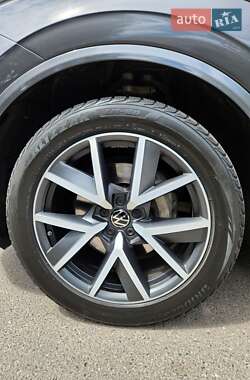 Позашляховик / Кросовер Volkswagen Touareg 2023 в 
