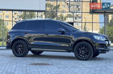 Позашляховик / Кросовер Volkswagen Touareg 2012 в 