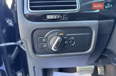 Позашляховик / Кросовер Volkswagen Touareg 2012 в 