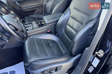 Позашляховик / Кросовер Volkswagen Touareg 2012 в 