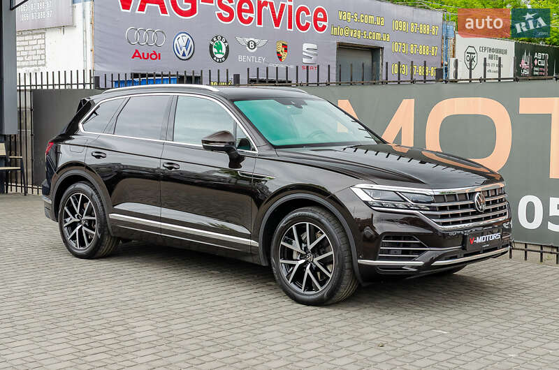 Внедорожник / Кроссовер Volkswagen Touareg 2021 в Киеве