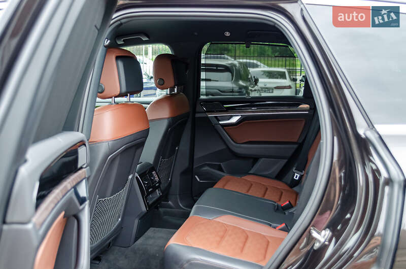 Внедорожник / Кроссовер Volkswagen Touareg 2021 в Киеве