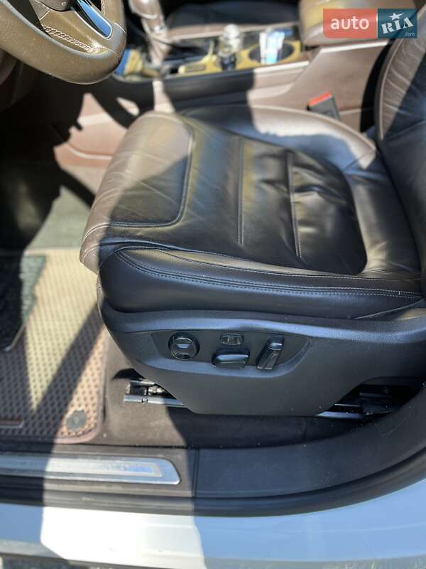 Внедорожник / Кроссовер Volkswagen Touareg 2014 в Новоднестровске