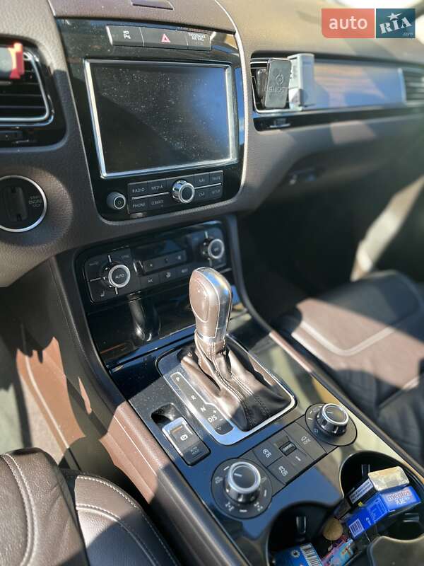 Внедорожник / Кроссовер Volkswagen Touareg 2014 в Новоднестровске