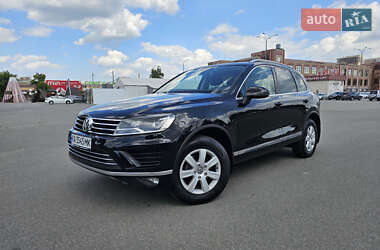 Внедорожник / Кроссовер Volkswagen Touareg 2015 в 