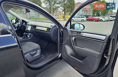 Внедорожник / Кроссовер Volkswagen Touareg 2015 в 