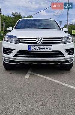 Внедорожник / Кроссовер Volkswagen Touareg 2015 в 