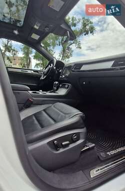 Внедорожник / Кроссовер Volkswagen Touareg 2015 в 