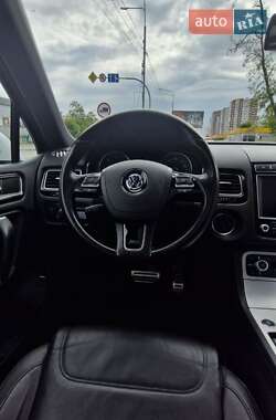 Внедорожник / Кроссовер Volkswagen Touareg 2015 в 