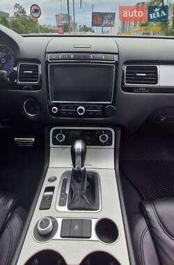 Внедорожник / Кроссовер Volkswagen Touareg 2015 в 