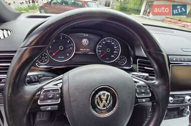 Внедорожник / Кроссовер Volkswagen Touareg 2015 в 