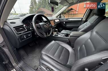 Внедорожник / Кроссовер Volkswagen Touareg 2011 в 