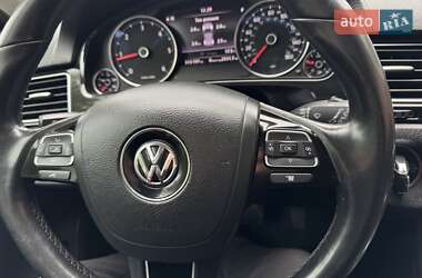 Внедорожник / Кроссовер Volkswagen Touareg 2011 в 