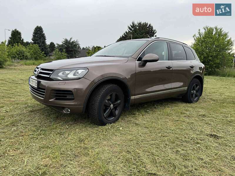 Позашляховик / Кросовер Volkswagen Touareg 2011 в Рівному